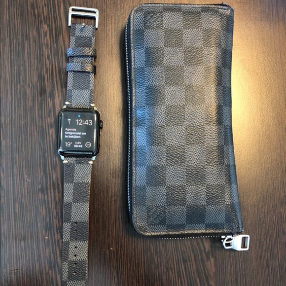 Other - Black checkered Patterned Apple Band